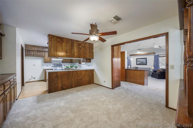 1801 Rolling Hills Place, Bartlesville, OK 74006