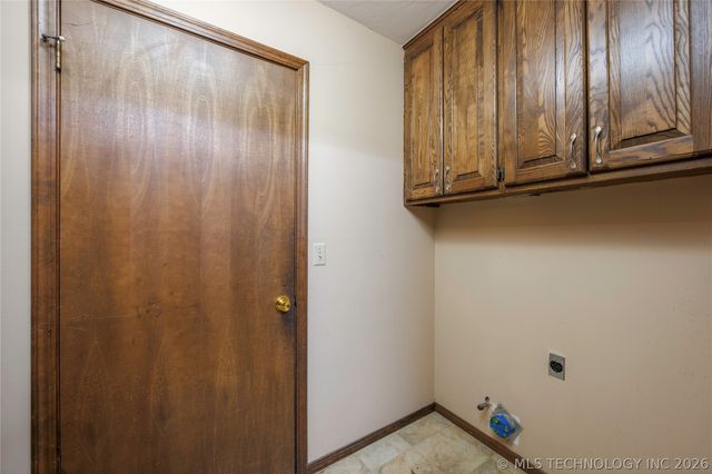 1801 Rolling Hills Place, Bartlesville, OK 74006