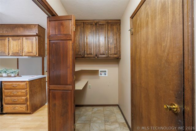 1801 Rolling Hills Place, Bartlesville, OK 74006