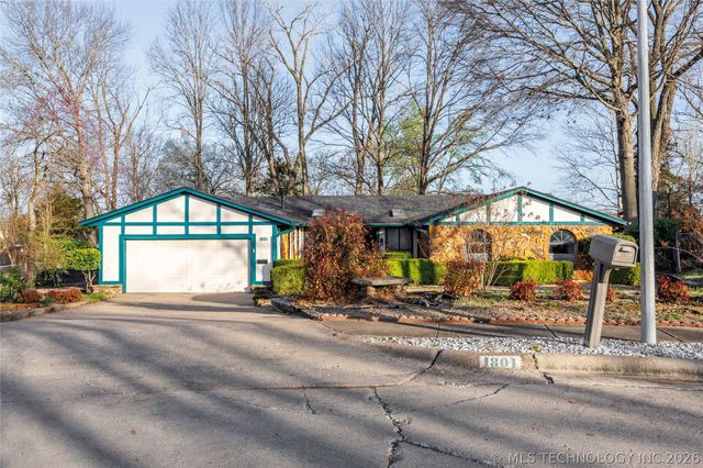 1801 Rolling Hills Place, Bartlesville, OK 74006