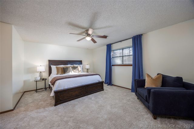 1801 Rolling Hills Place, Bartlesville, OK 74006