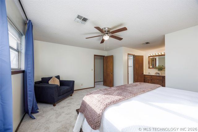 1801 Rolling Hills Place, Bartlesville, OK 74006