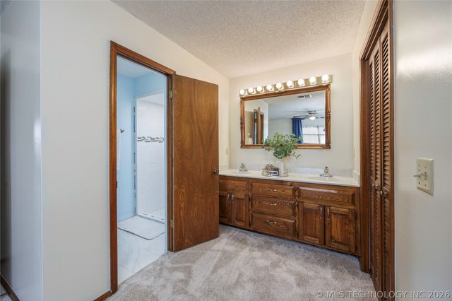 1801 Rolling Hills Place, Bartlesville, OK 74006