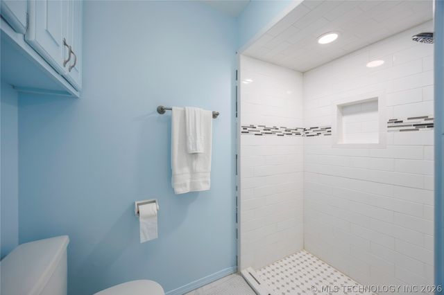 1801 Rolling Hills Place, Bartlesville, OK 74006