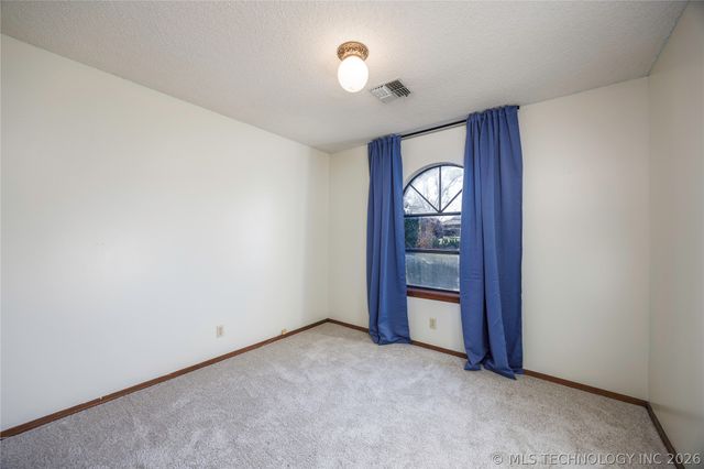 1801 Rolling Hills Place, Bartlesville, OK 74006