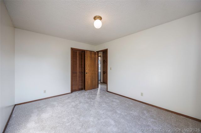 1801 Rolling Hills Place, Bartlesville, OK 74006