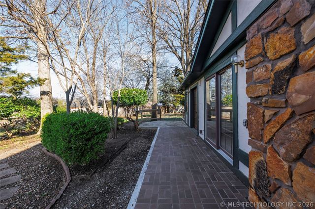 1801 Rolling Hills Place, Bartlesville, OK 74006