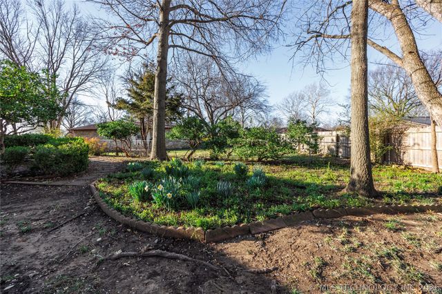 1801 Rolling Hills Place, Bartlesville, OK 74006