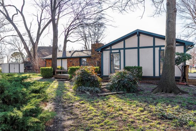 1801 Rolling Hills Place, Bartlesville, OK 74006