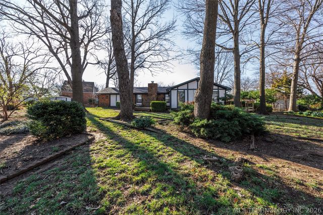 1801 Rolling Hills Place, Bartlesville, OK 74006