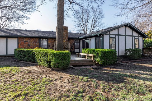 1801 Rolling Hills Place, Bartlesville, OK 74006