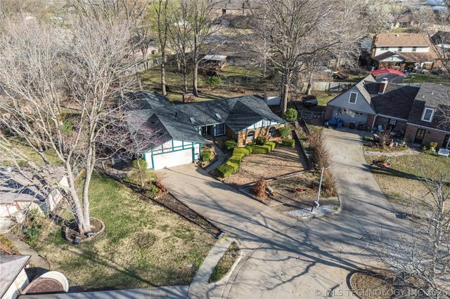 1801 Rolling Hills Place, Bartlesville, OK 74006