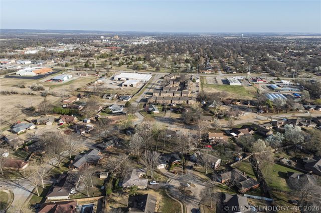 1801 Rolling Hills Place, Bartlesville, OK 74006