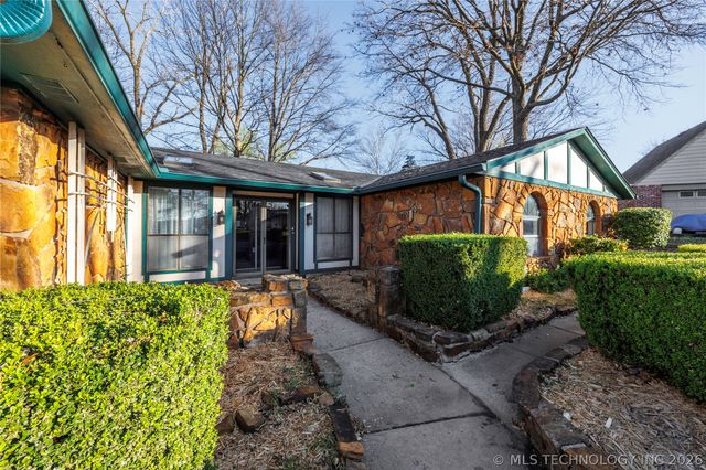 1801 Rolling Hills Place, Bartlesville, OK 74006