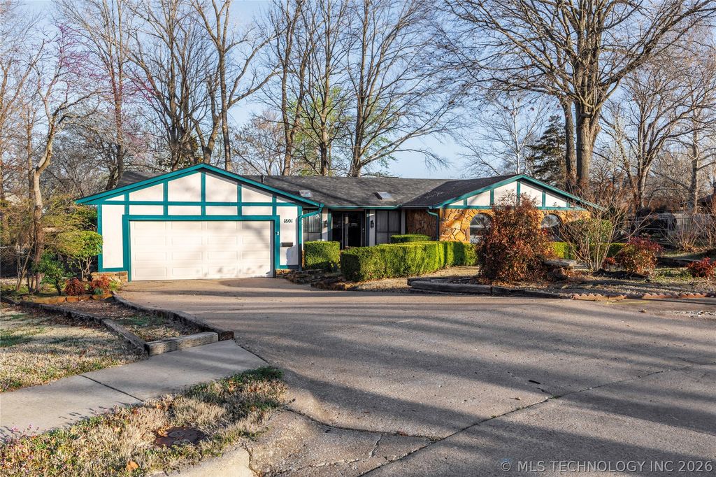 1801 Rolling Hills Place, Bartlesville, OK 74006