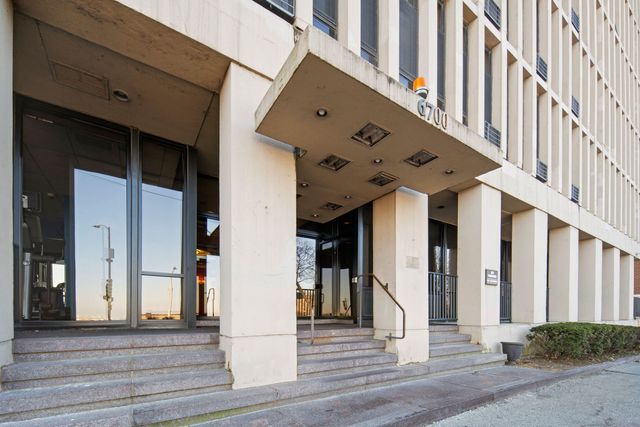 6700 S South Shore Drive 10J, Chicago, IL 60649