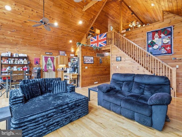 11181 HEDGESVILLE RD, Hedgesville, WV 25427