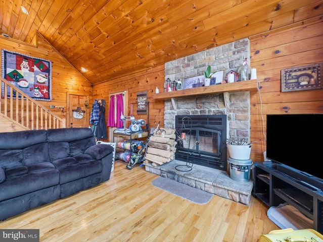 11181 HEDGESVILLE RD, Hedgesville, WV 25427
