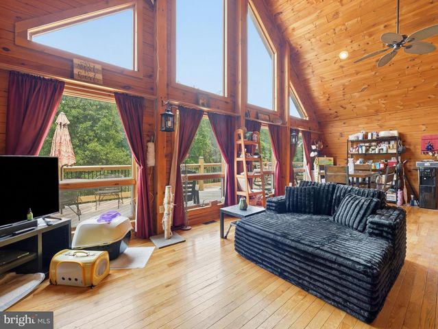 11181 HEDGESVILLE RD, Hedgesville, WV 25427