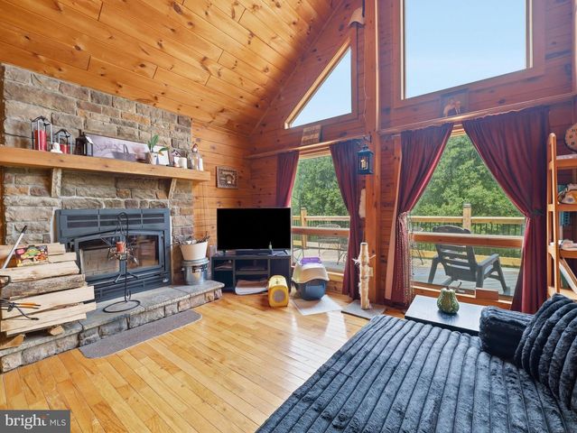 11181 HEDGESVILLE RD, Hedgesville, WV 25427