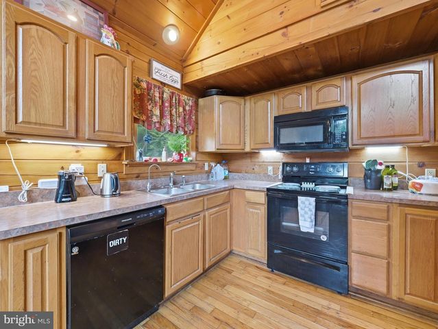 11181 HEDGESVILLE RD, Hedgesville, WV 25427