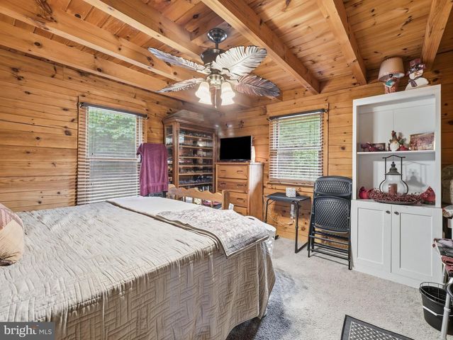 11181 HEDGESVILLE RD, Hedgesville, WV 25427