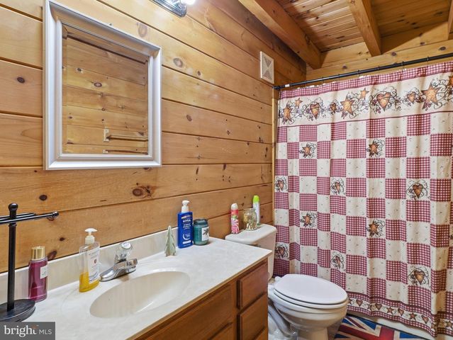 11181 HEDGESVILLE RD, Hedgesville, WV 25427