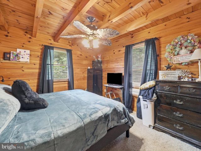11181 HEDGESVILLE RD, Hedgesville, WV 25427