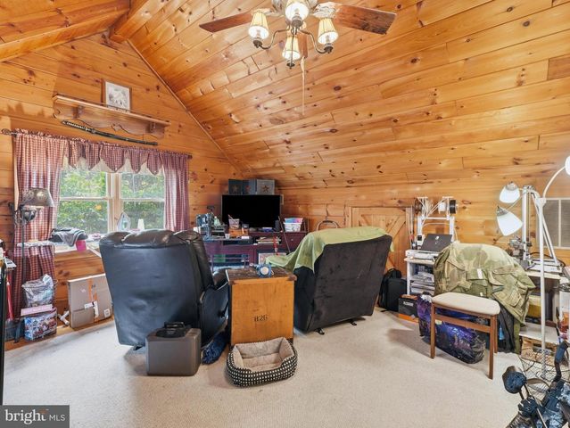 11181 HEDGESVILLE RD, Hedgesville, WV 25427