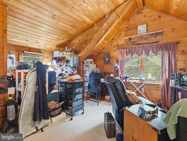 11181 HEDGESVILLE RD, Hedgesville, WV 25427
