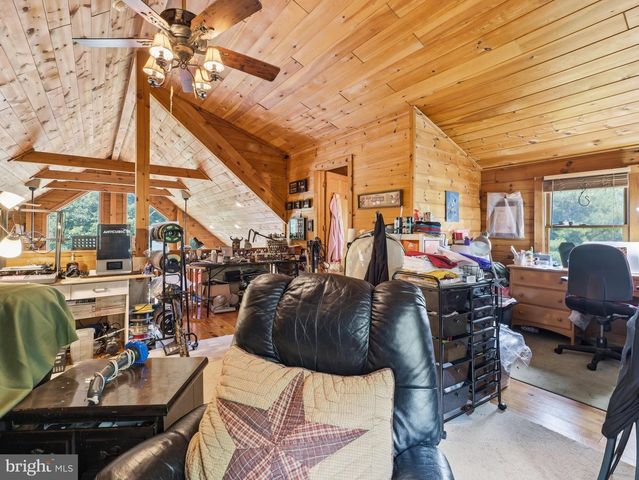 11181 HEDGESVILLE RD, Hedgesville, WV 25427