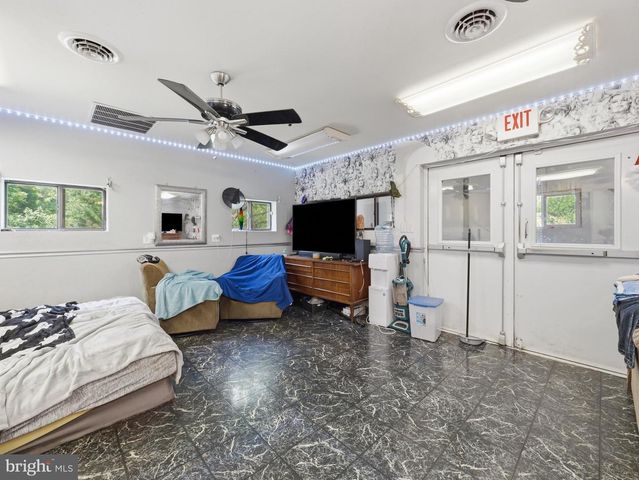 11181 HEDGESVILLE RD, Hedgesville, WV 25427