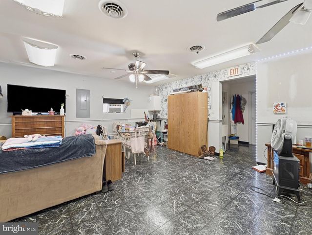 11181 HEDGESVILLE RD, Hedgesville, WV 25427