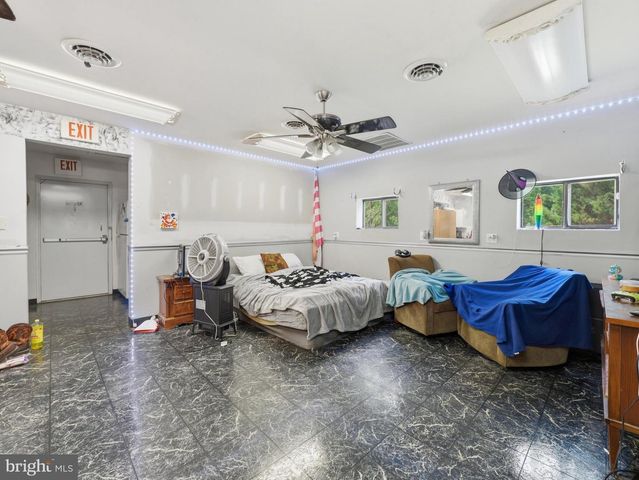 11181 HEDGESVILLE RD, Hedgesville, WV 25427