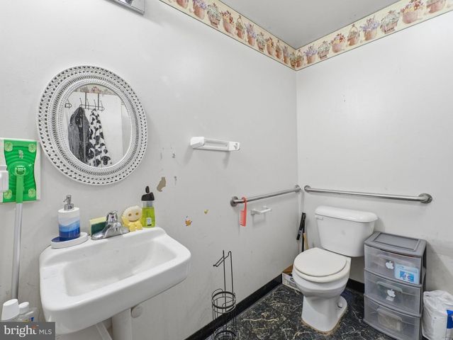 11181 HEDGESVILLE RD, Hedgesville, WV 25427