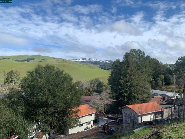 486 Butterfield Place, Moraga, CA 94556