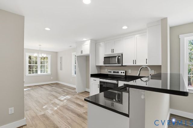 230 Glen St, West Point, VA 23181