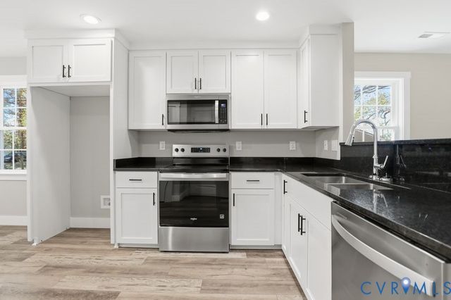 230 Glen St, West Point, VA 23181