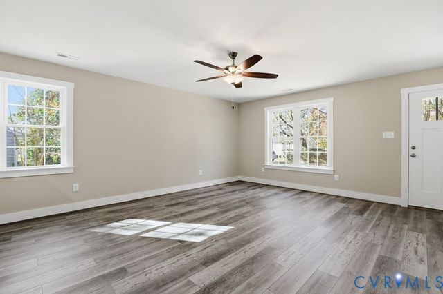 230 Glen St, West Point, VA 23181