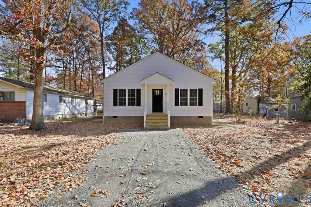 230 Glen St, West Point, VA 23181