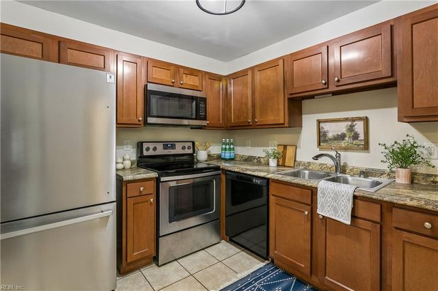 391 Circuit Ln Unit F, Newport News, VA 23608