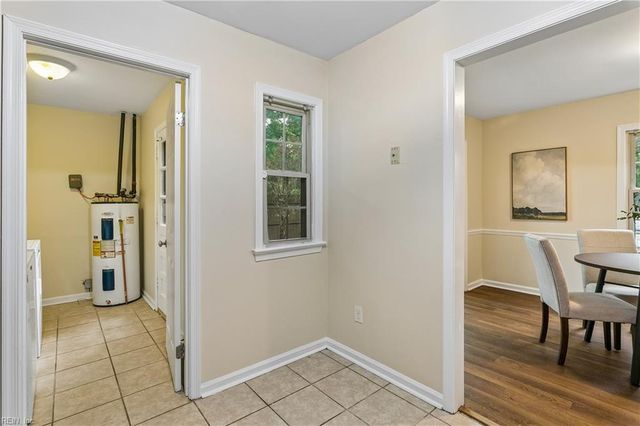 391 Circuit Ln Unit F, Newport News, VA 23608