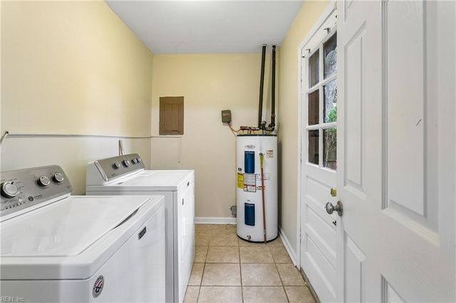 391 Circuit Ln Unit F, Newport News, VA 23608