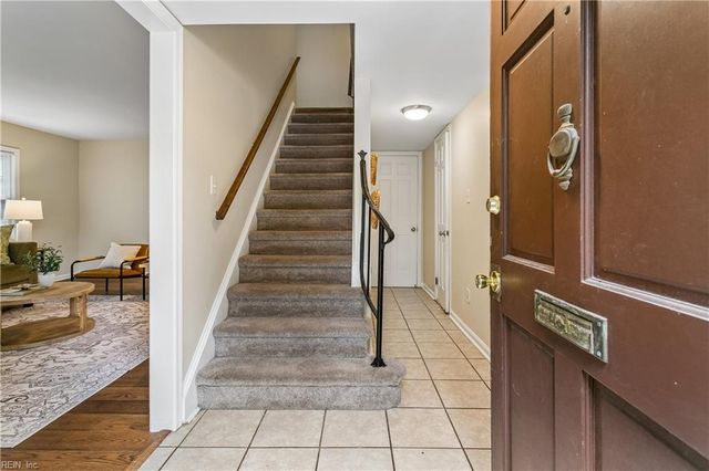 391 Circuit Ln Unit F, Newport News, VA 23608