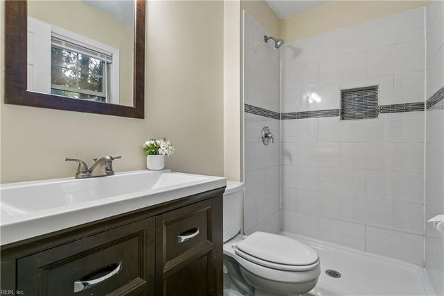 391 Circuit Ln Unit F, Newport News, VA 23608