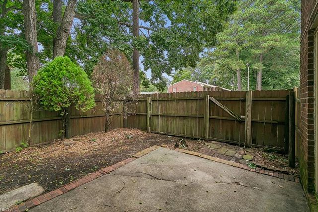 391 Circuit Ln Unit F, Newport News, VA 23608