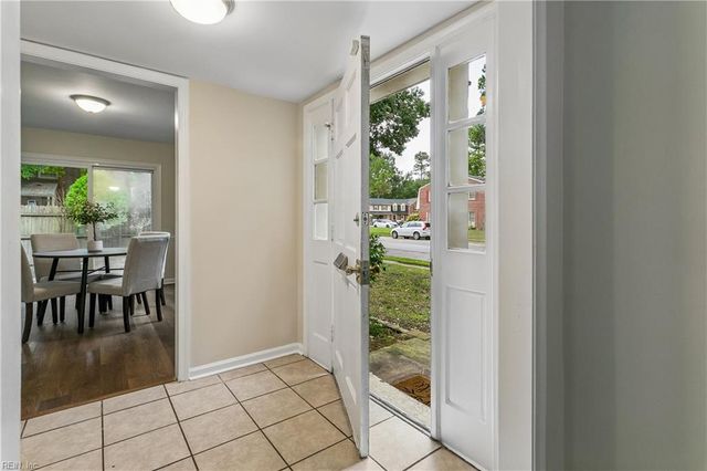 391 Circuit Ln Unit F, Newport News, VA 23608