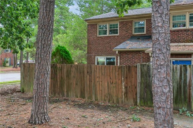 391 Circuit Ln Unit F, Newport News, VA 23608