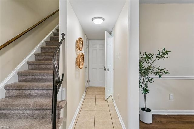 391 Circuit Ln Unit F, Newport News, VA 23608