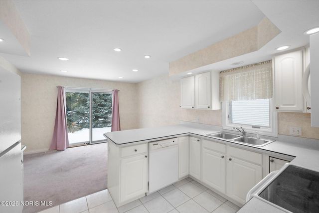 26357 W Wexford Drive, Perrysburg, OH 43551